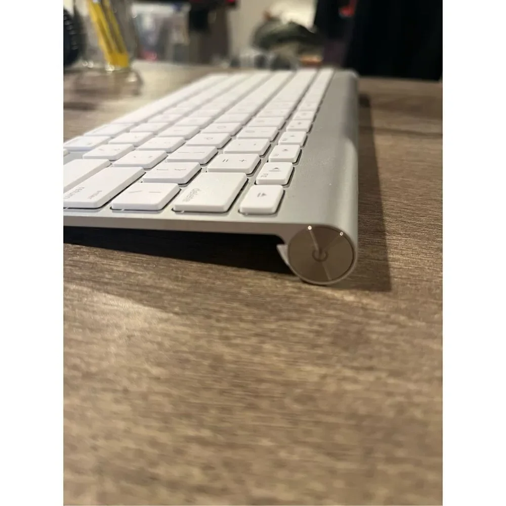 Apple Bluetooth wireless keyboard